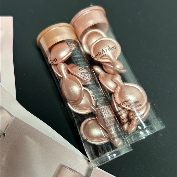 24 capsules Elizabeth Arden retionol +HPR renewing serum - Picture 3 of 4